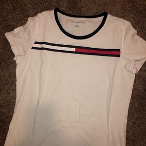 Tommy Hilfiger Plain Tee with Logo! (M)